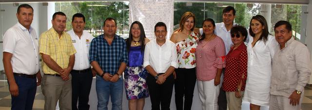 El Ministro tuvo tiempo  para conversar con los mandatarios de los municipios del Huila.